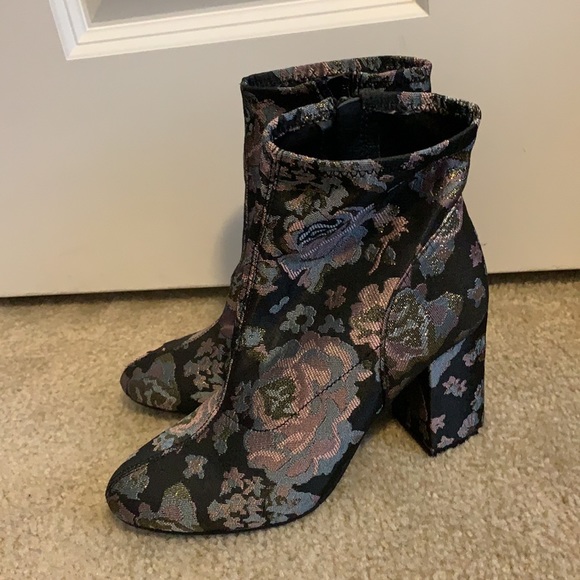 Ladies heels - Picture 2 of 4